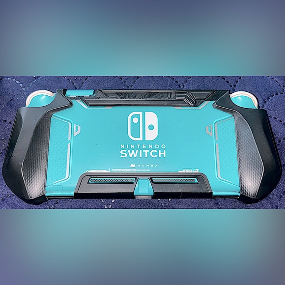 Nintendo Switch Lite with Zipper Case - Picture 3 of 8